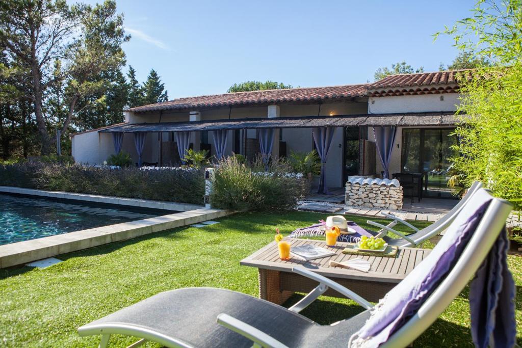 Eygalières L'Auberge De L'Aubergine الغرفة الصورة