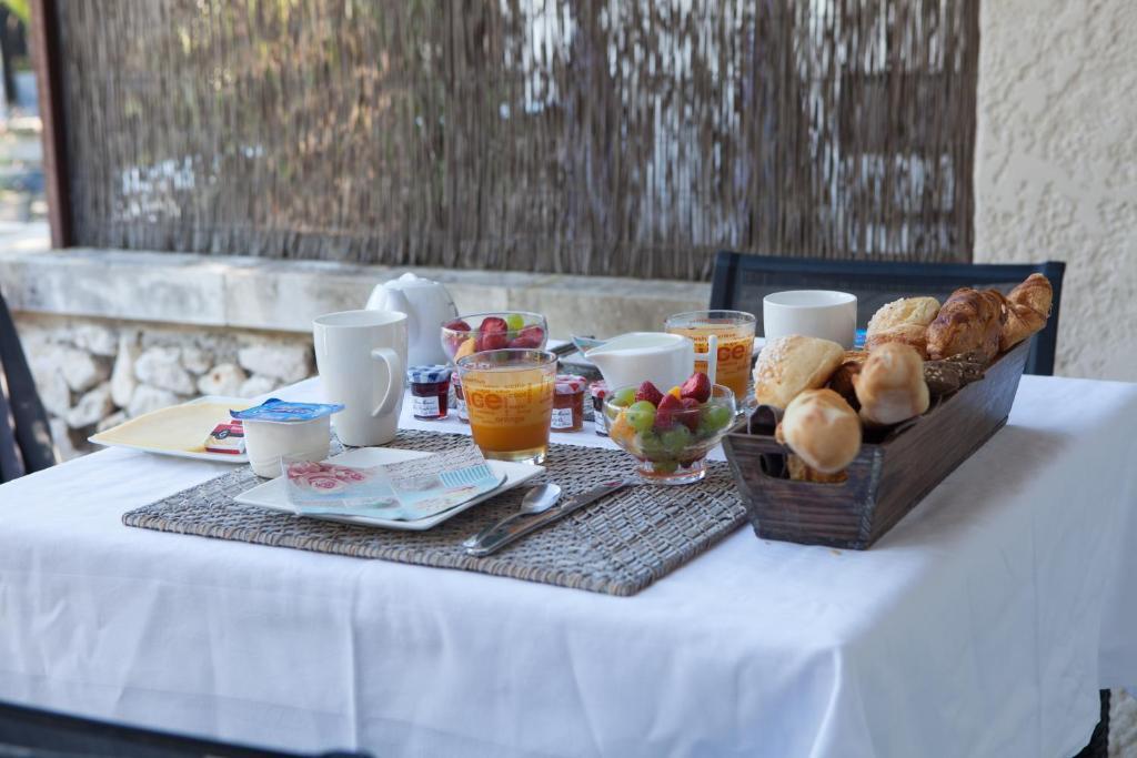 Eygalières L'Auberge De L'Aubergine الغرفة الصورة